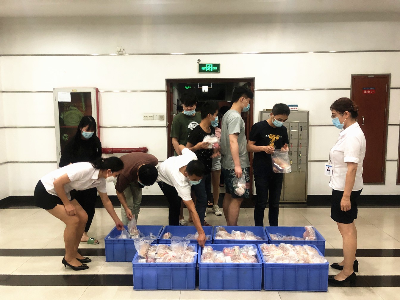 暖人心，鼓干勁 - 公司工會慰問一線加班員工